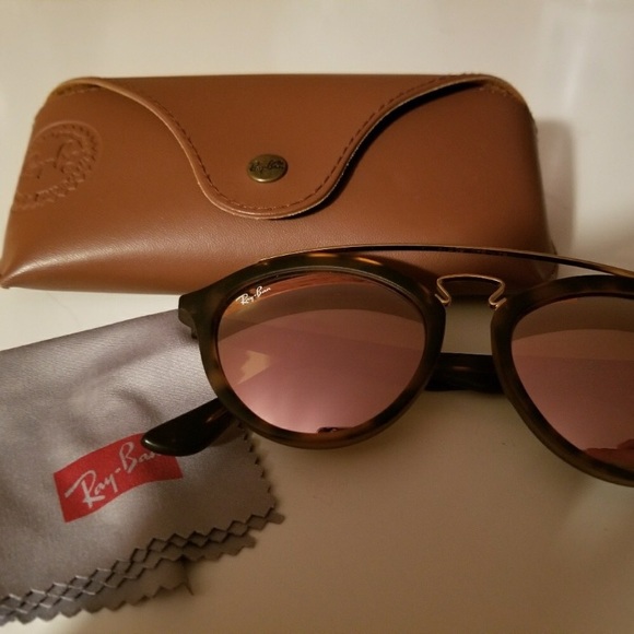 SOLD.  Ray Ban Gastby ii Sunglasses - Picture 2 of 2